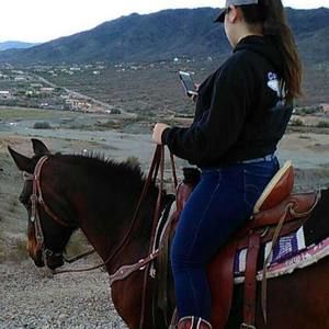 Meet your Posher, Anneecia